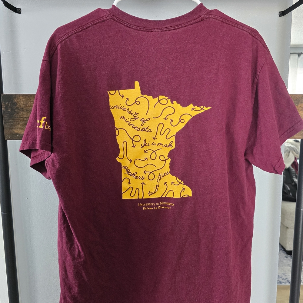 Gildan University Of Minnesota Maroon T-Shirt with Gold Minnesota Graphic